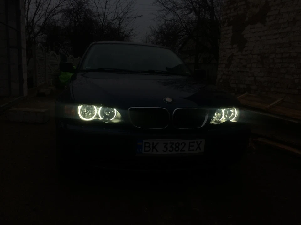Нове скло + ангельські очі е46