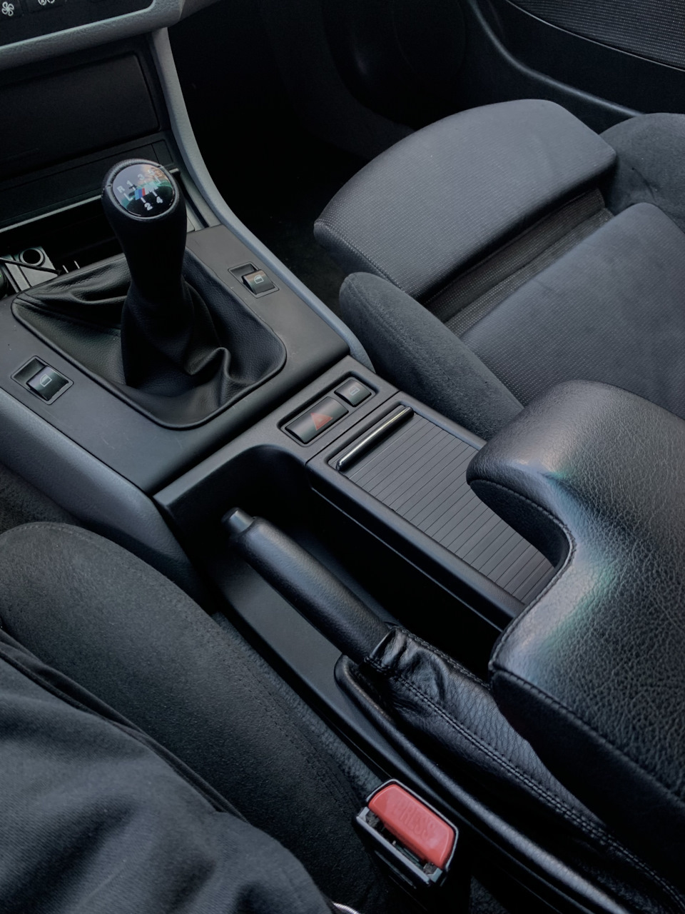 #53 Нова шторка центральної консолі. BMW E46 2