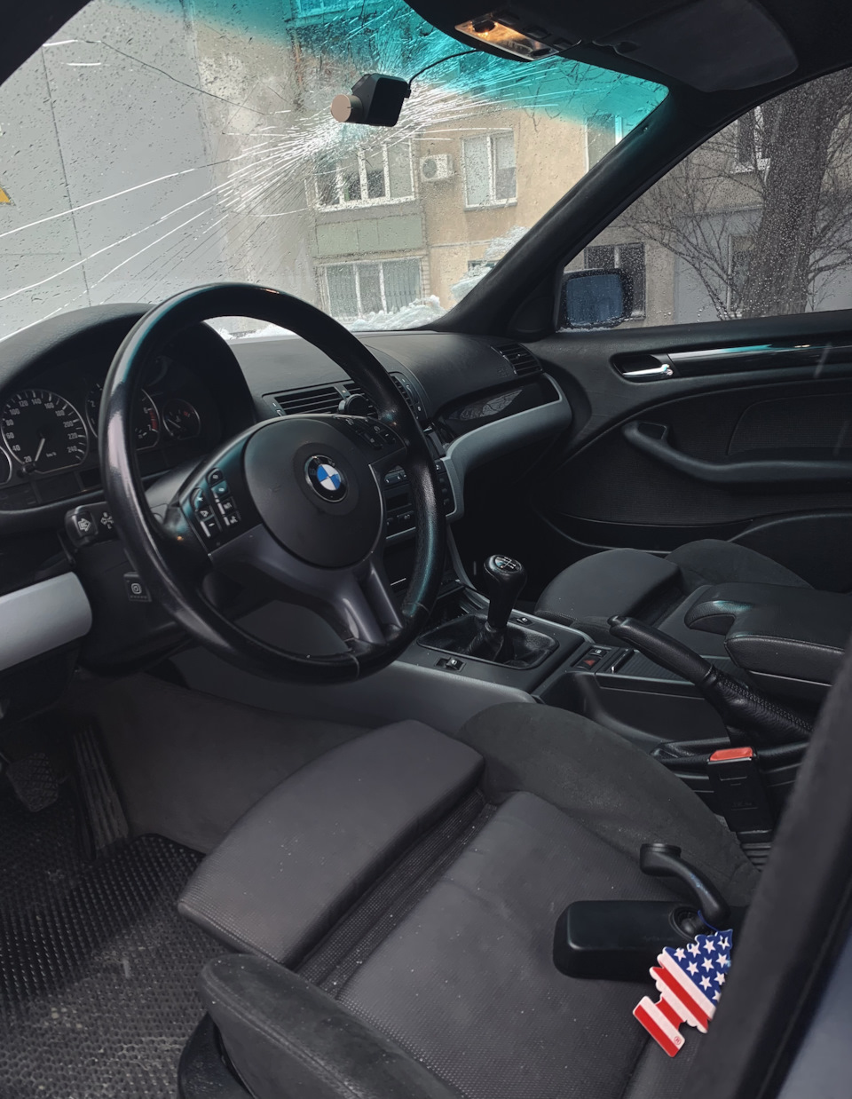 #63 Раптова неприємність. Заміна лобового скла BMW E46 2