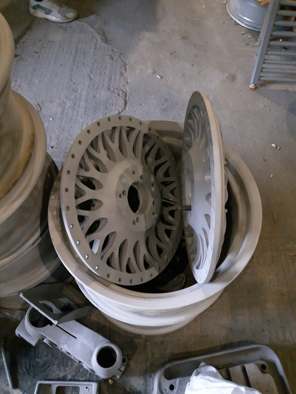 Диски на місці: BBS RC 090 8/9J 3