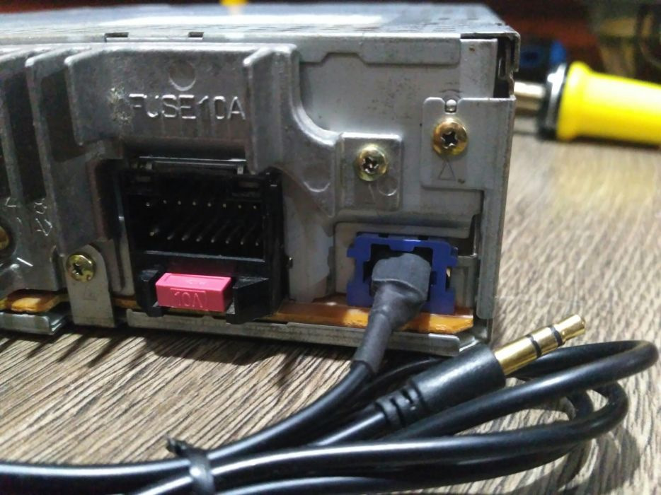 Встановлення мафону Pioneer DEH p5800 та підключення AUX 3