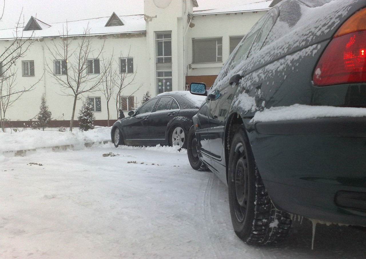 S221 vs E46 =), що повзає 4