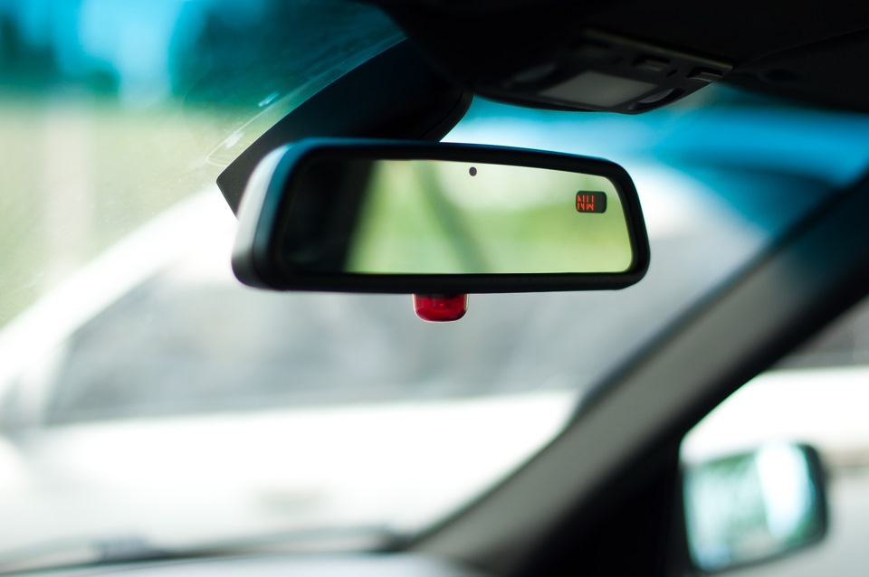 Дзеркало з автозатемненням та цифровим компасом 1