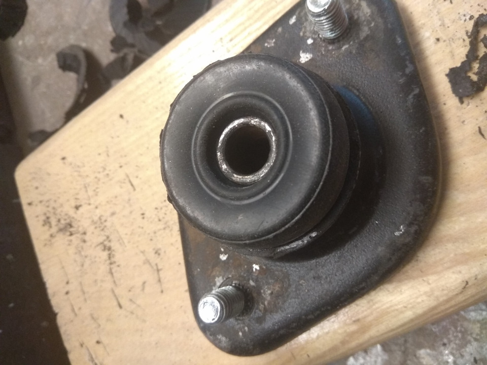 Стойки от Волги в BMW e30 4