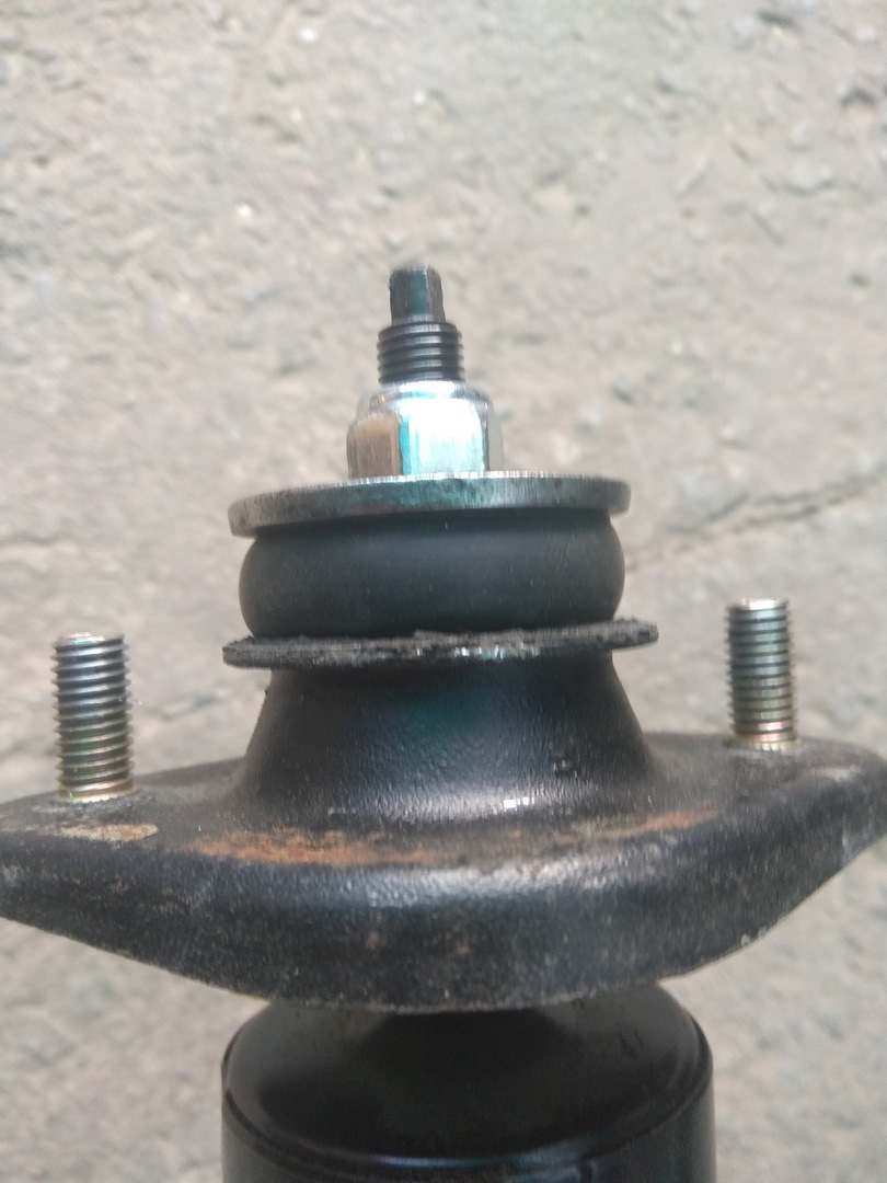 Стойки от Волги в BMW e30 2