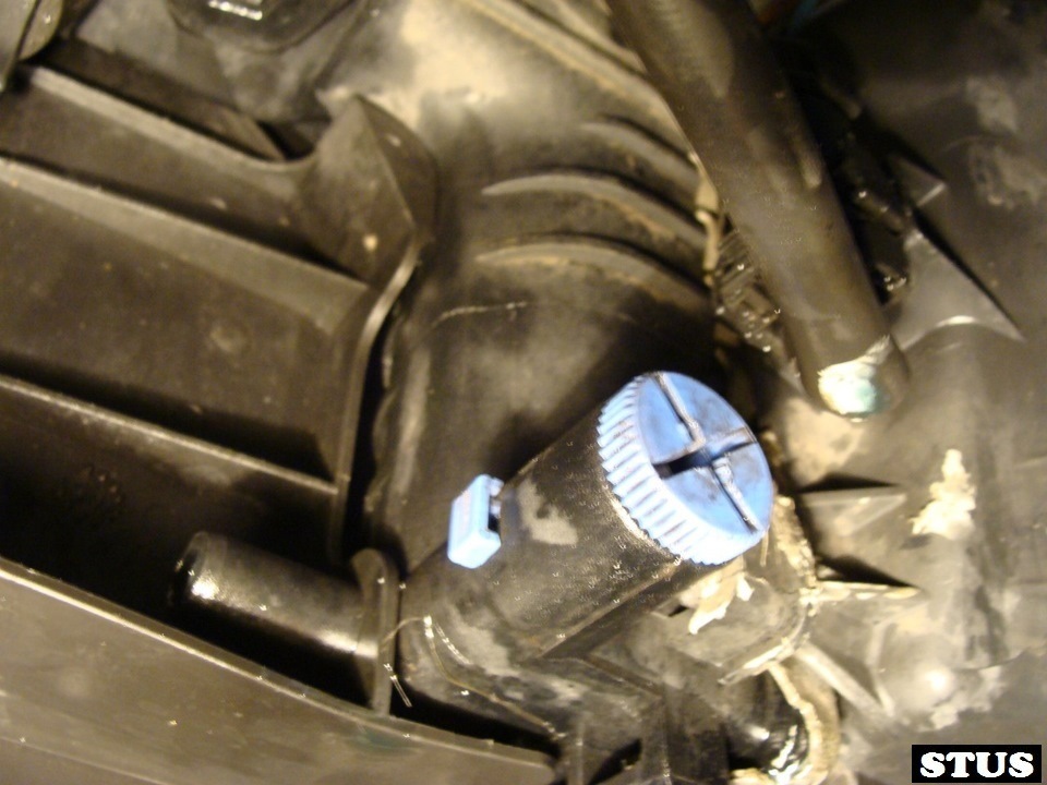заміна пробки та ущільнювальних кілець розширювального бачка BMW E36 1