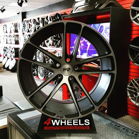 20-е Катки! Vossen'И відпочивають!) Диски NICHE Enyo r20 на BMW f30 5