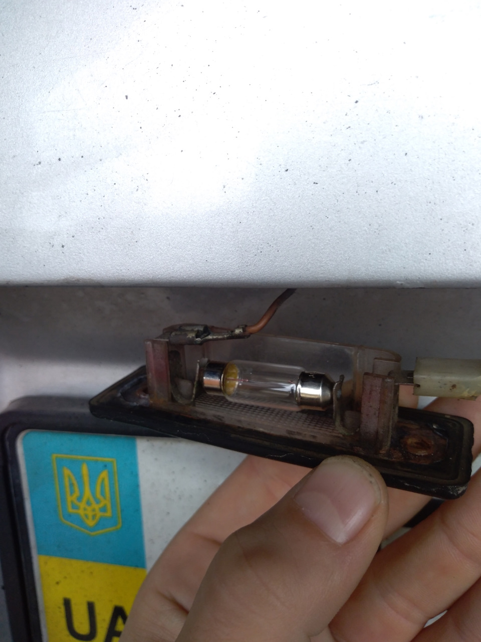 26. Діодні лампочки для підсвічування номера. 3