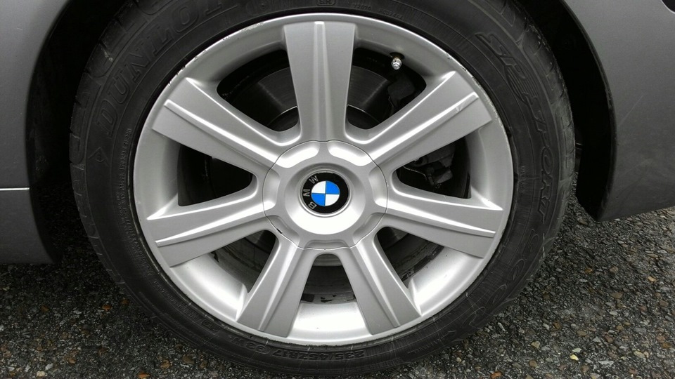 Стикер з логотипом BMW на диск. 3