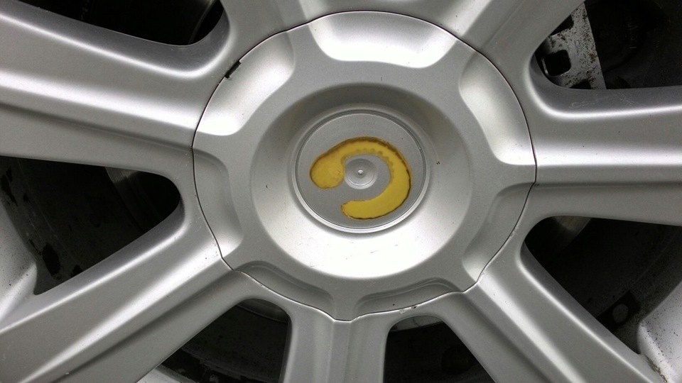 Стикер з логотипом BMW на диск. 1