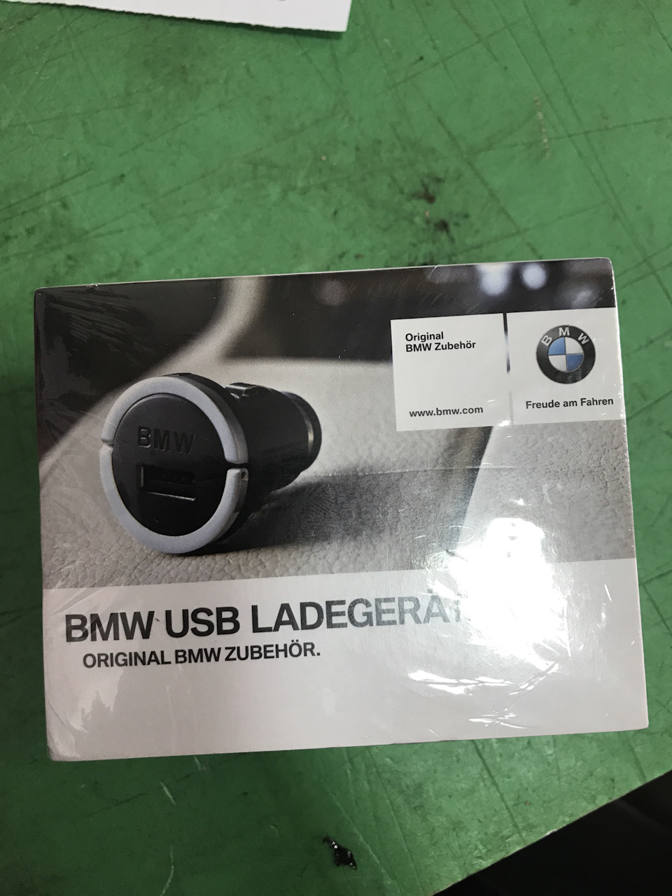 BMW USB CHARGER 1