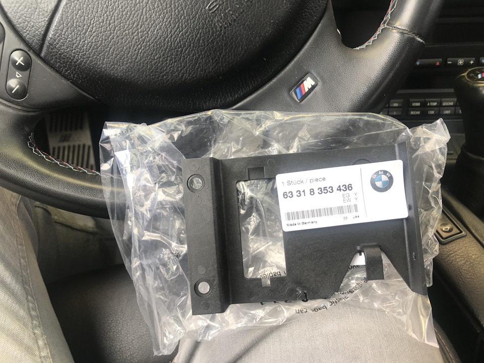 Підсвічування підкапотного простору BMW E36 2