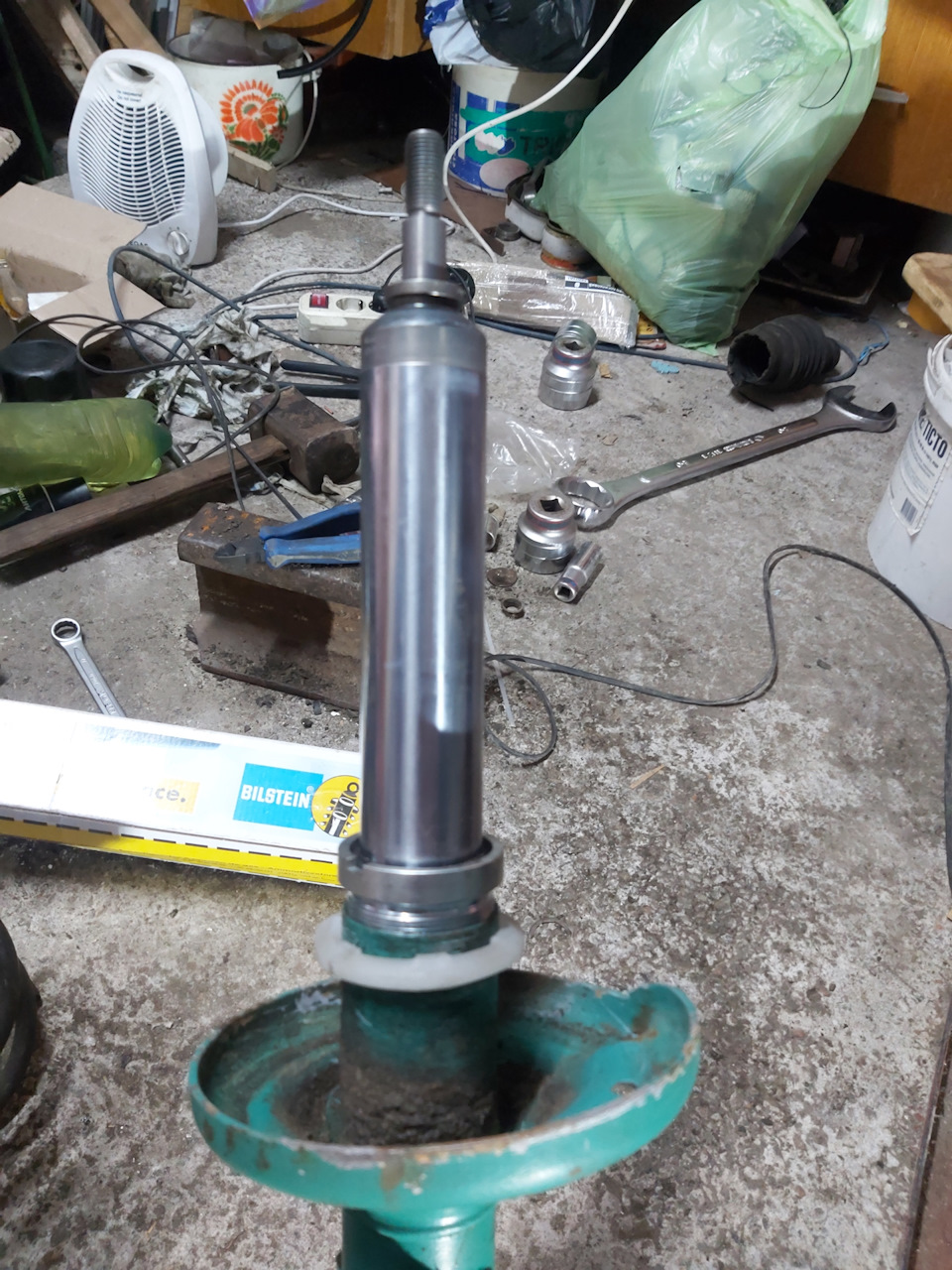 Встановив стійки Bilstein B6 та пружини Eibach pro kit спереду 1