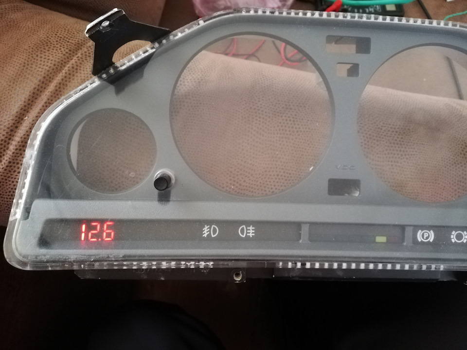 Вольтметр у приладку е30 5