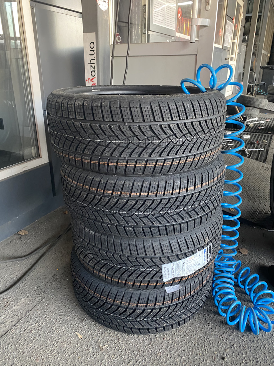Зимова гума GoodYear Ultra Grip Performance G1 225/45 R18 95H XL MO 2