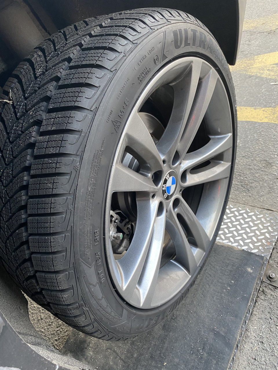 Зимова гума GoodYear Ultra Grip Performance G1 225/45 R18 95H XL MO 4