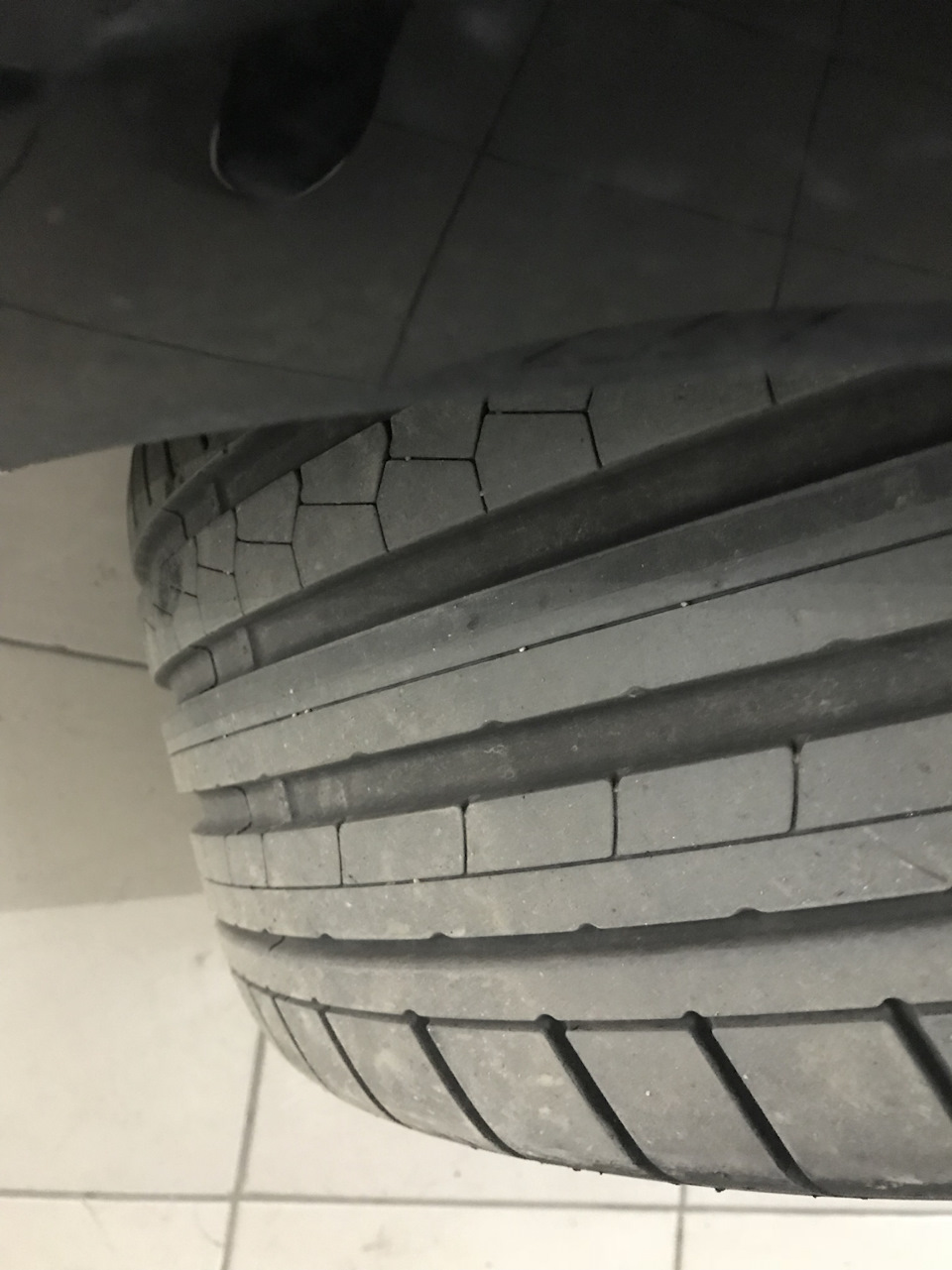 Продам резину 245/50 R18 4