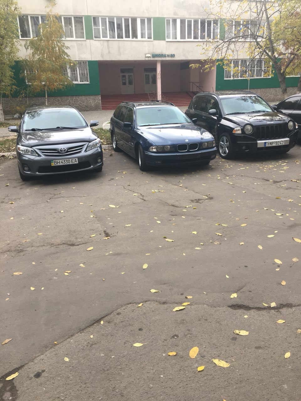Три малечі під вікном ... 1
