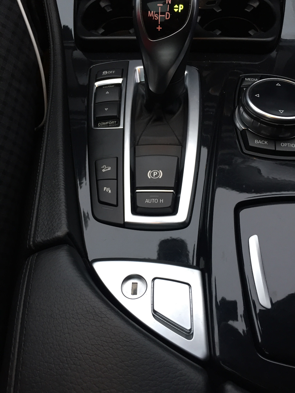 LCI накладка біля підлокітника + BMW USB CHARGER 2