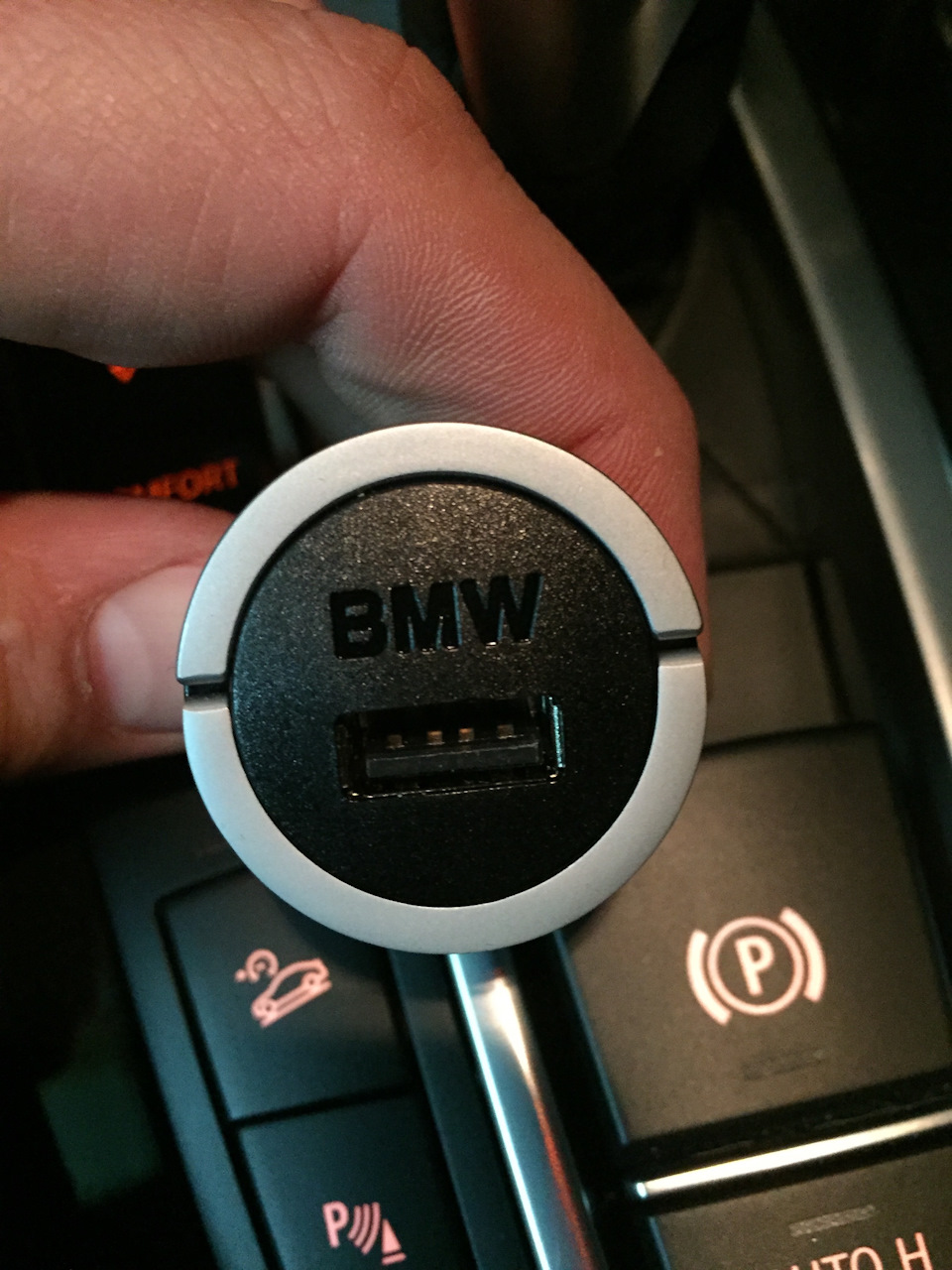 LCI накладка біля підлокітника + BMW USB CHARGER 5