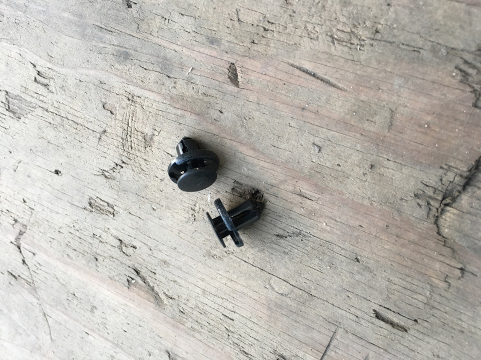 Вирішення проблеми відвислої шумки капота і легке ТО 2