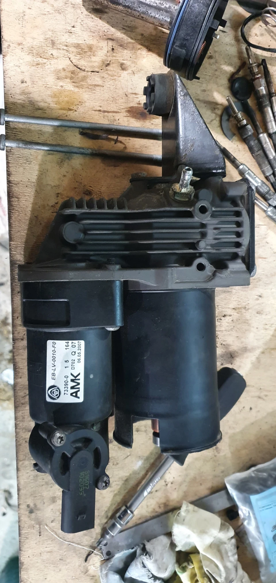 Сгорел Компрессор AMK D702 ( 37106793778 )