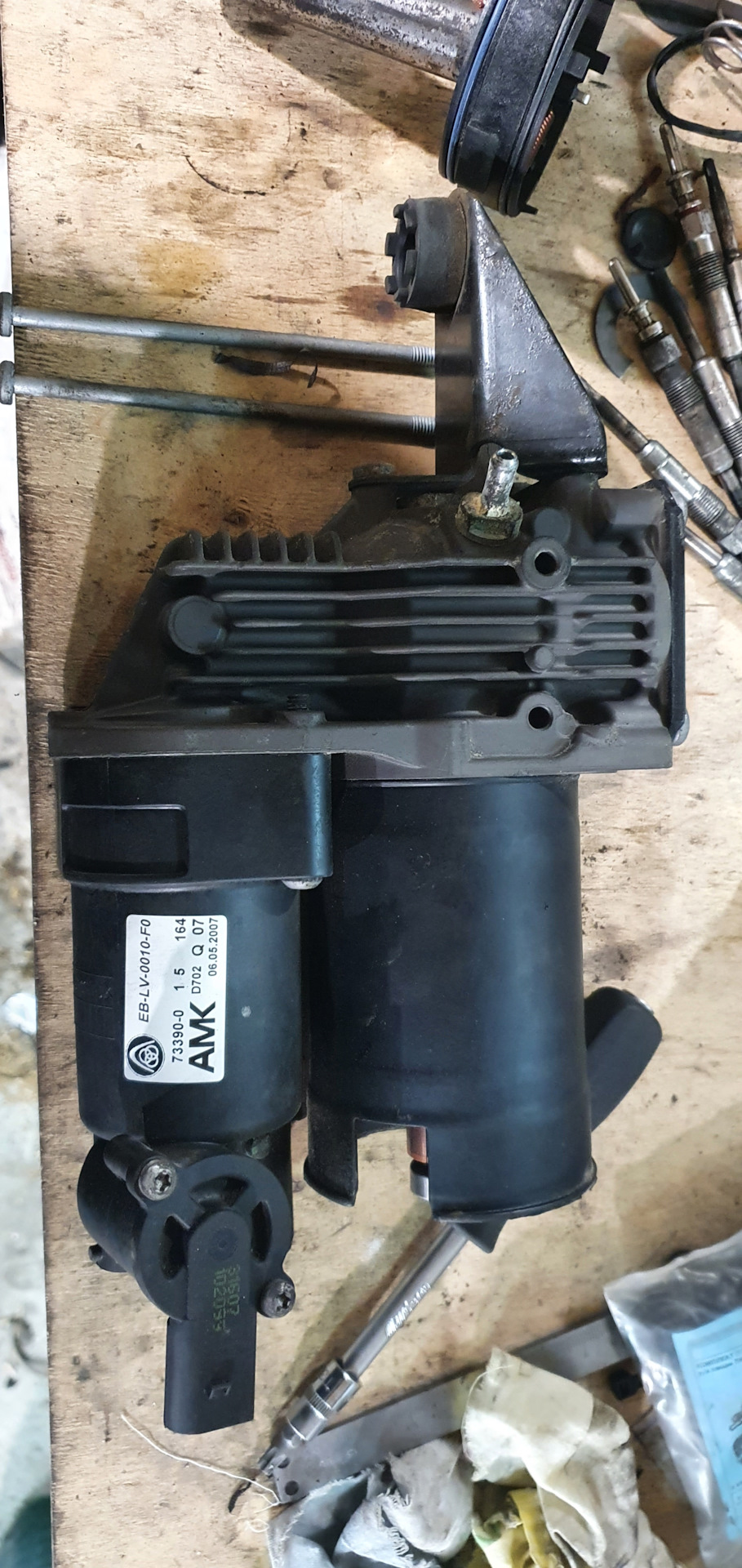 Сгорел Компрессор AMK D702 ( 37106793778 ) 1
