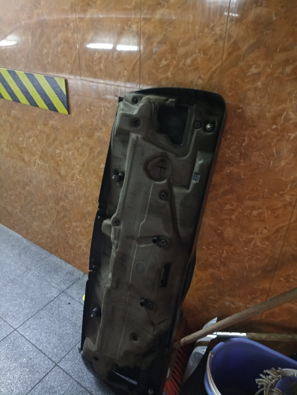 Початок епопеї з рамкою підсвічування заднього номера 1
