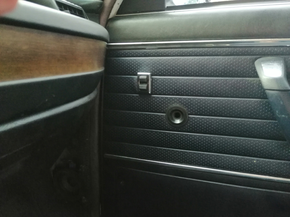 ЕСП встановлені (Електростеклопідйомники BMW e12) 1