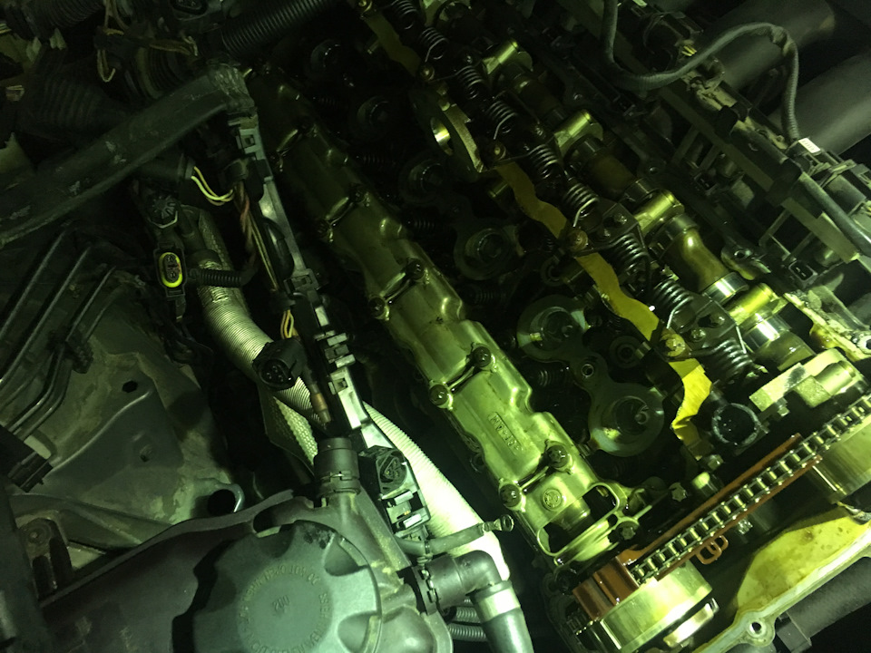 заміна прокладки Valvetronic та клапанної кришки двигуна n52 4