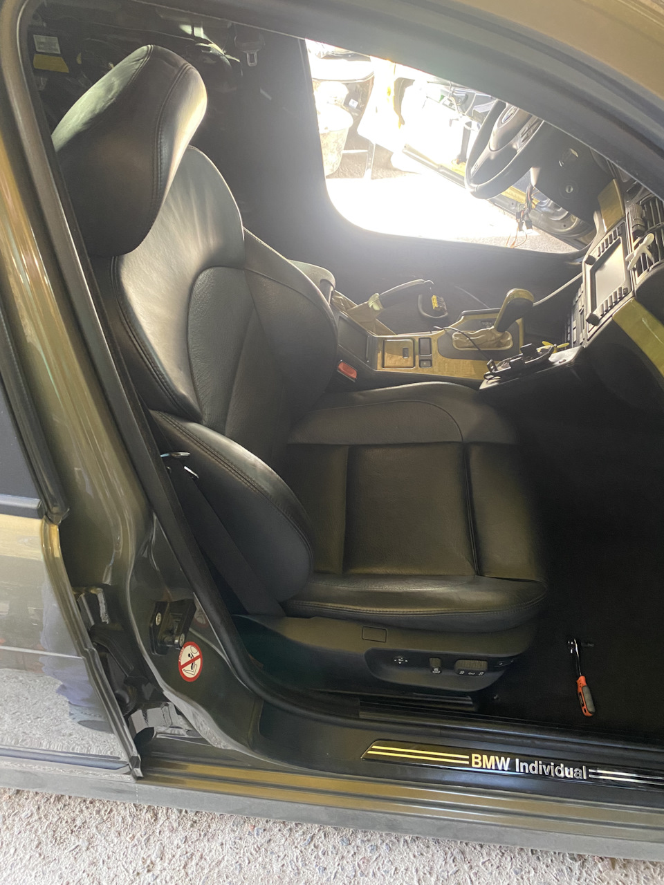 M5 Seats 4