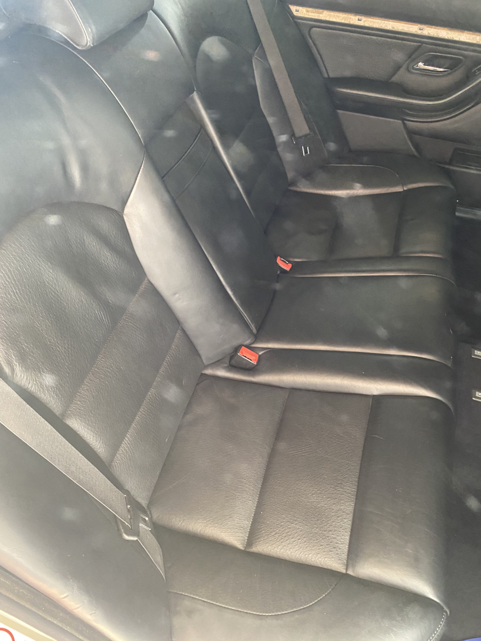 M5 Seats 5