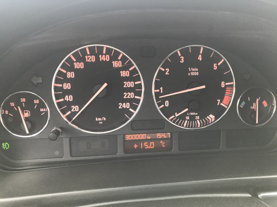 300 000 км 2
