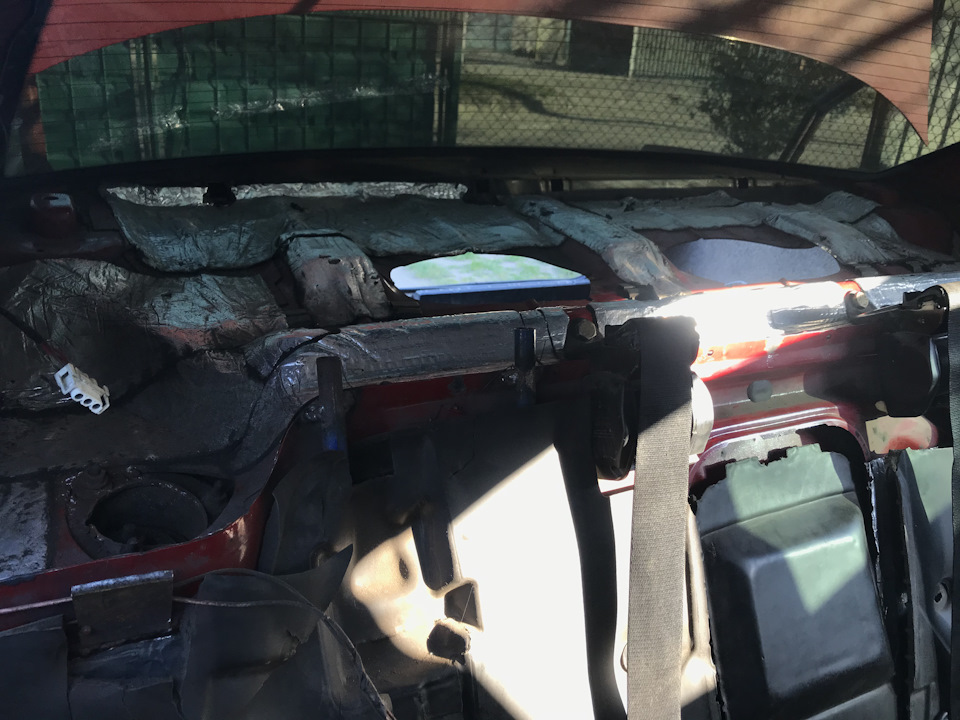 Заміна задньої полиці та задніх динаміків 2