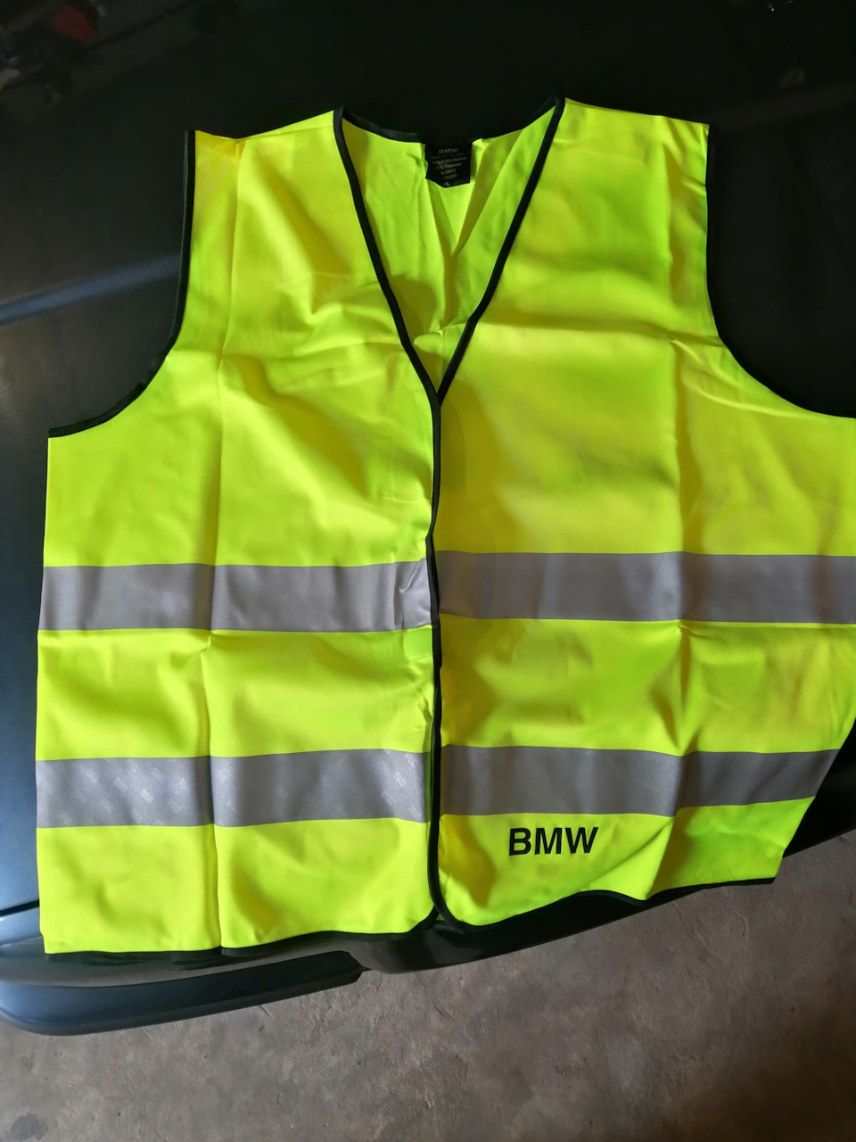 Сигнальний жилет BMW 3