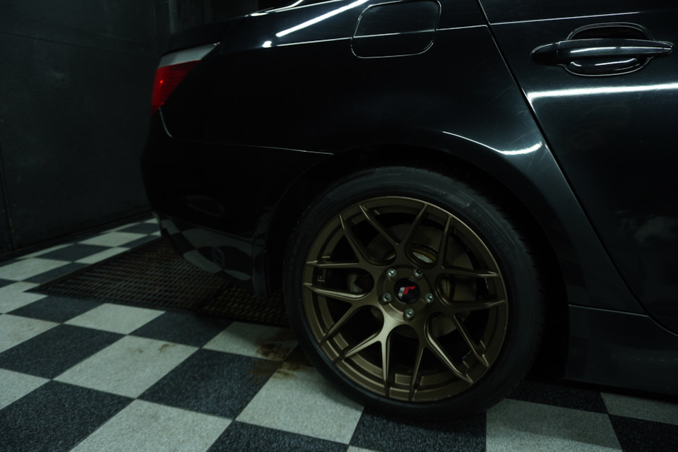 Найкрасивіші Різноширокі R18 BMW e60 3