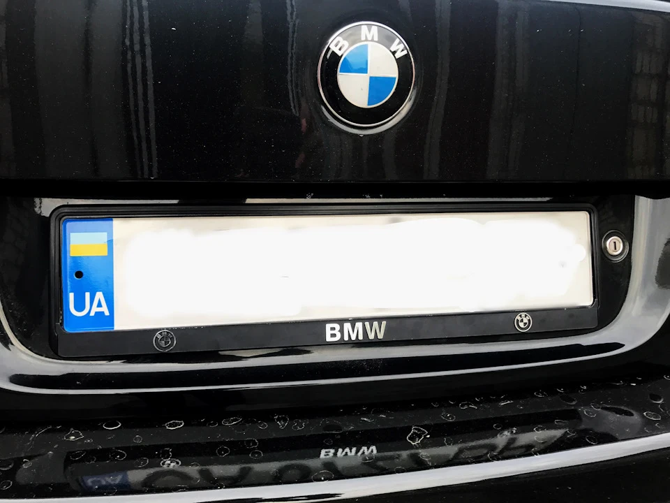 Номірна рамка BMW