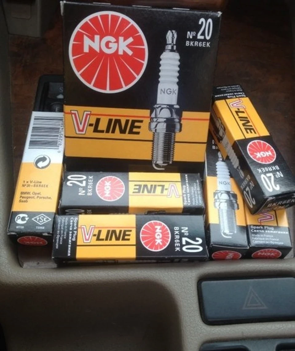Зміна свічок NGK
