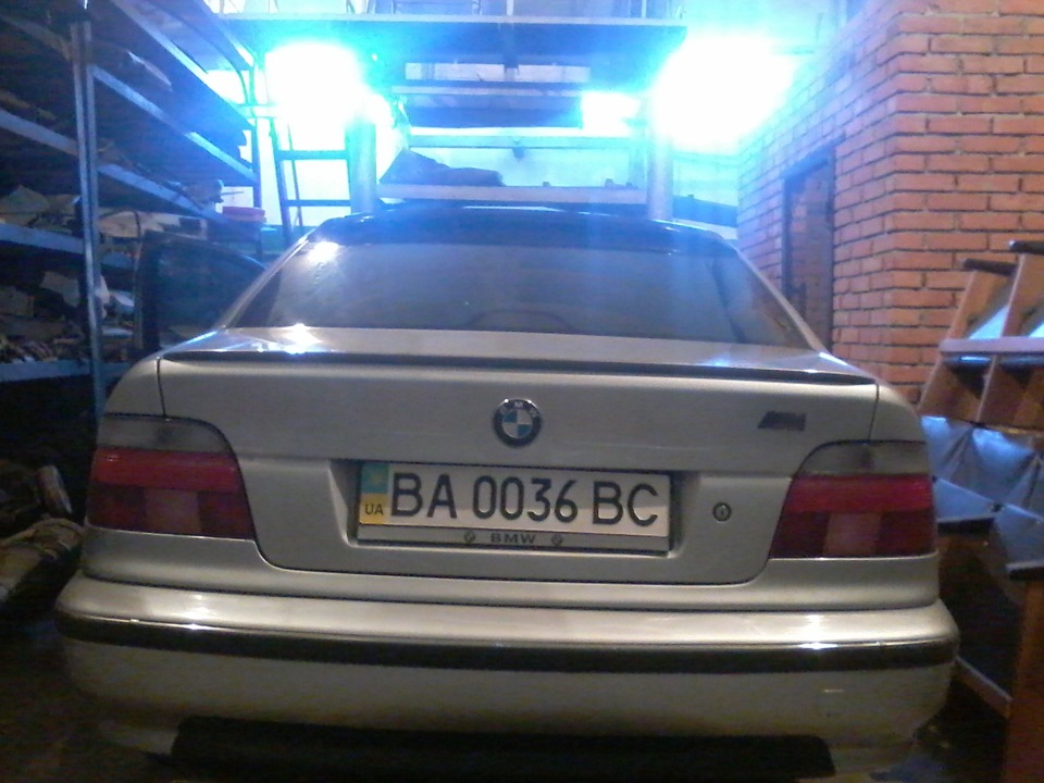 Оригінальний спойлер М5 3