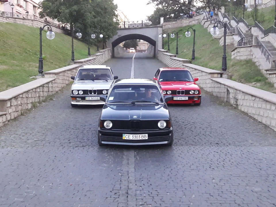 Чернівці його краси та BMW