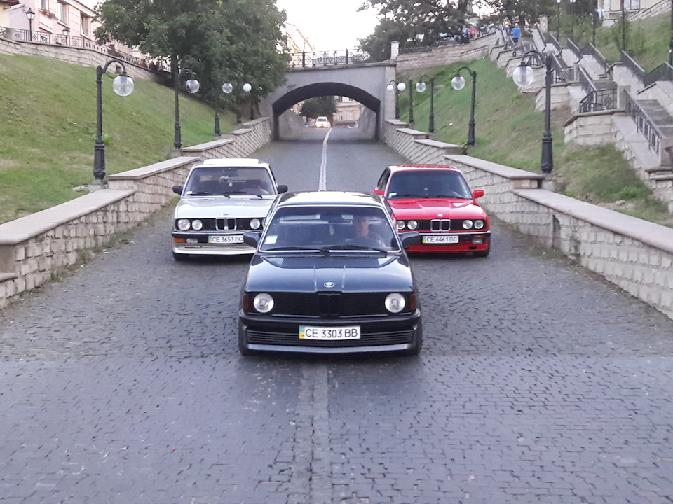 Чернівці його краси та BMW 1