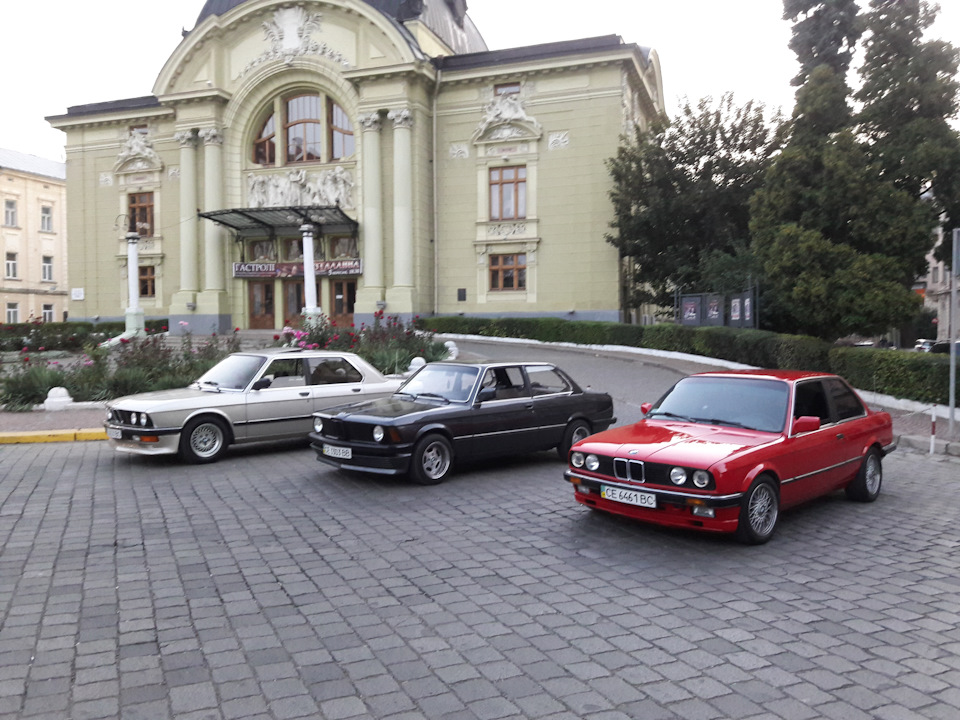 Чернівці його краси та BMW 2