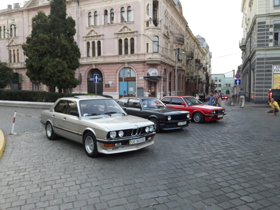 Чернівці його краси та BMW 5