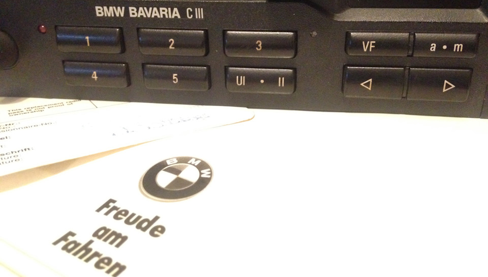 Аналоговий годинник проти великого BMW Бика BC IV. Касета замість CD! З бортового 4 5
