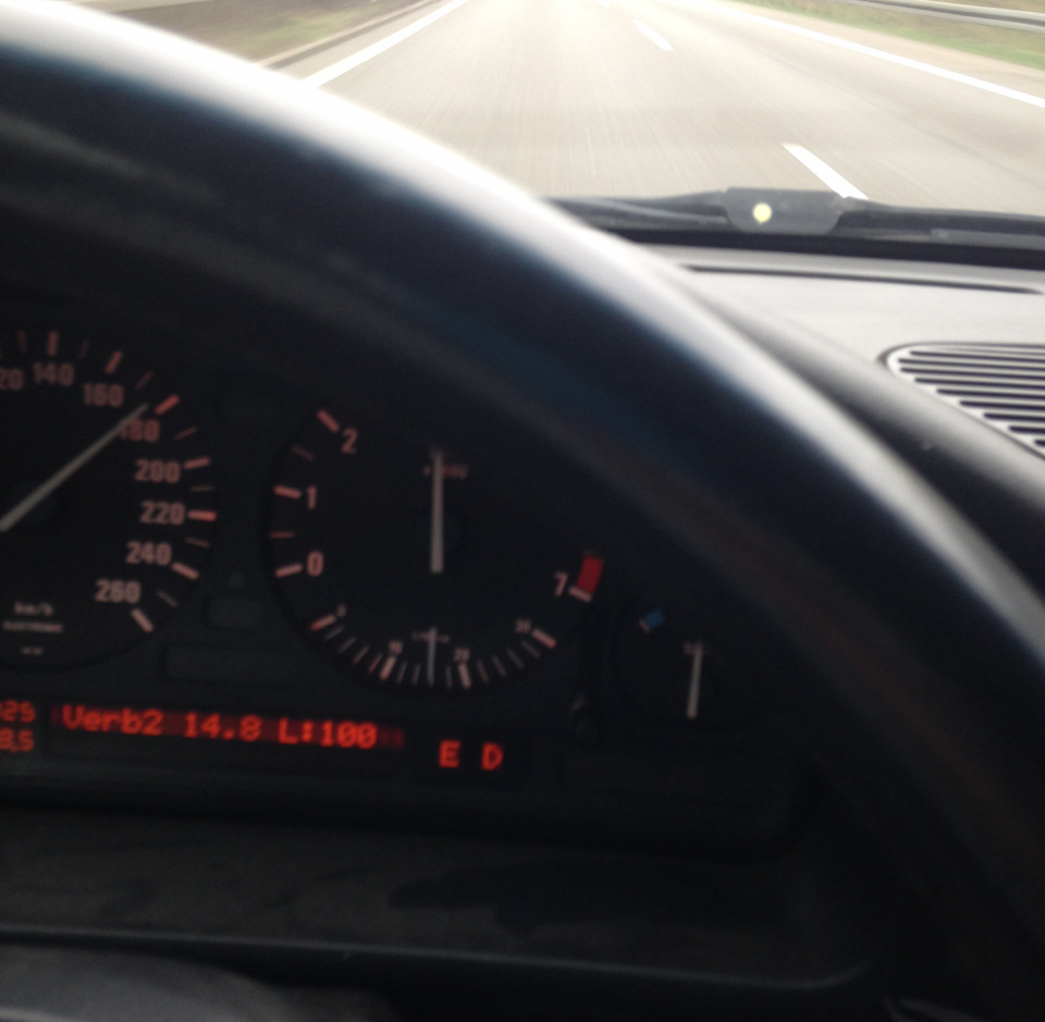 BMW 525i 1995 M50B25TU Витрата палива 10L/100KM 4