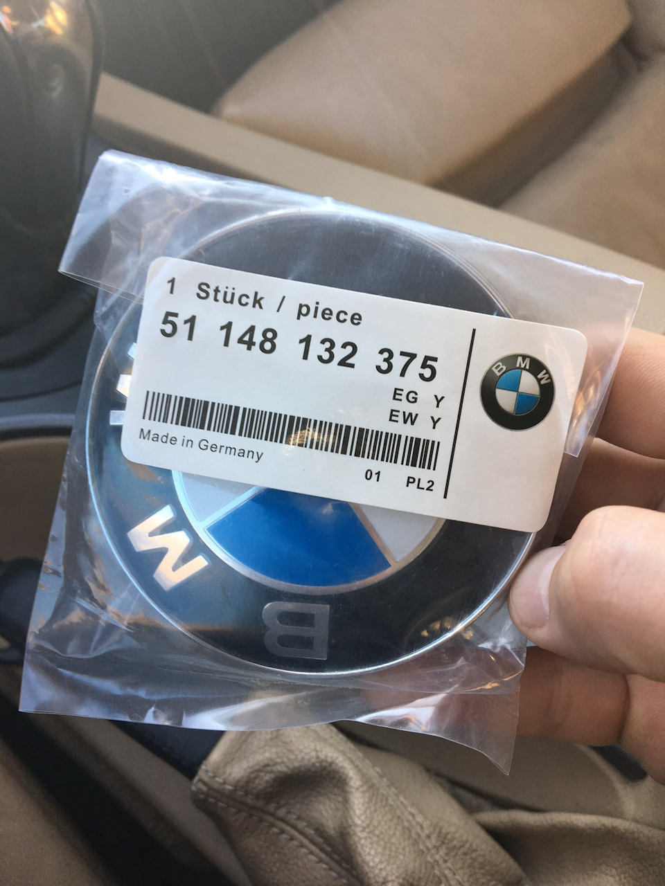 Заміна емблеми BMW на капоті 3