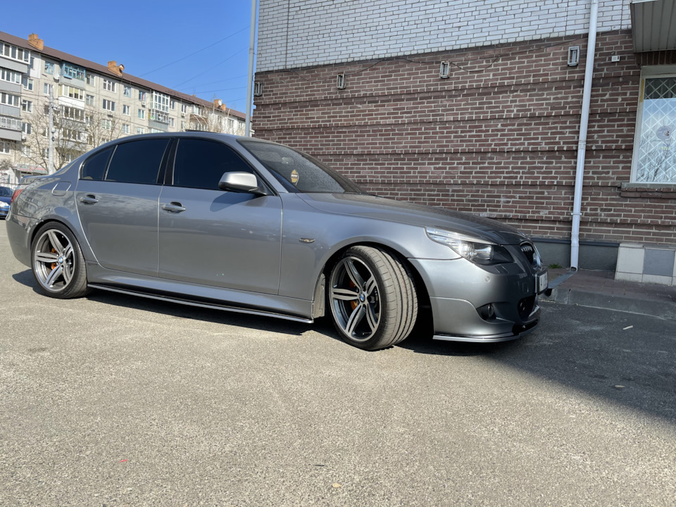 Найк) або Michelin Pilot Super Sport 255/35 R19 2