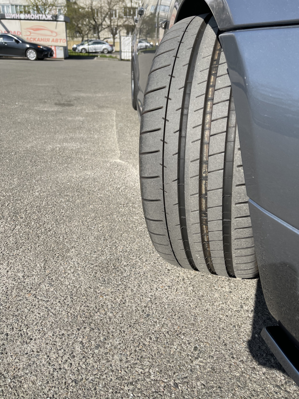 Найк) або Michelin Pilot Super Sport 255/35 R19 3