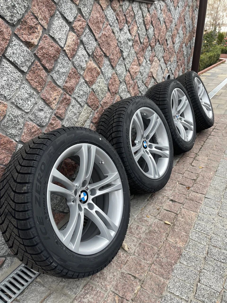 Pirelli Ice Zero FR 245/45 r18 184 стиль м5