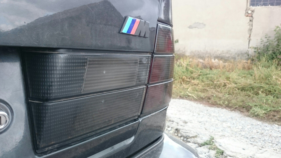 задня оптика Hella Black 2